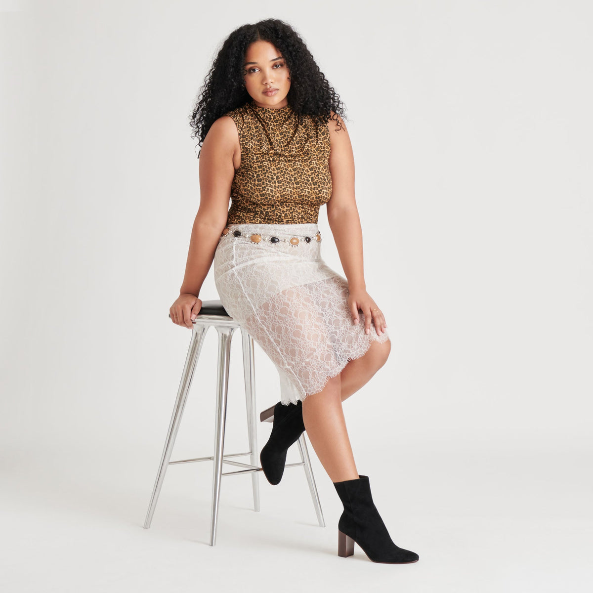 SUZY BOOTIES ONYX SUEDE | Dolce Vita