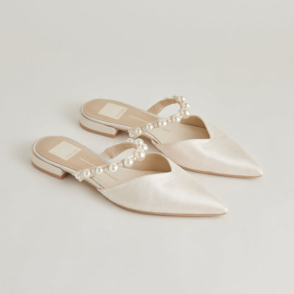 KANIKA PEARL FLATS VANILLA PEARLS | Dolce Vita