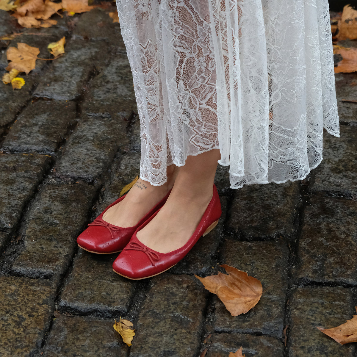 Anisa Ballet Flats RED CRINKLE PATENT | Dolce Vita