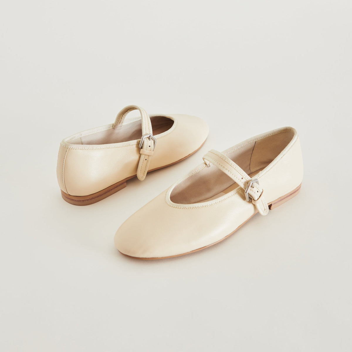 ROSLYN BALLET FLATS CREME LEATHER | Dolce Vita