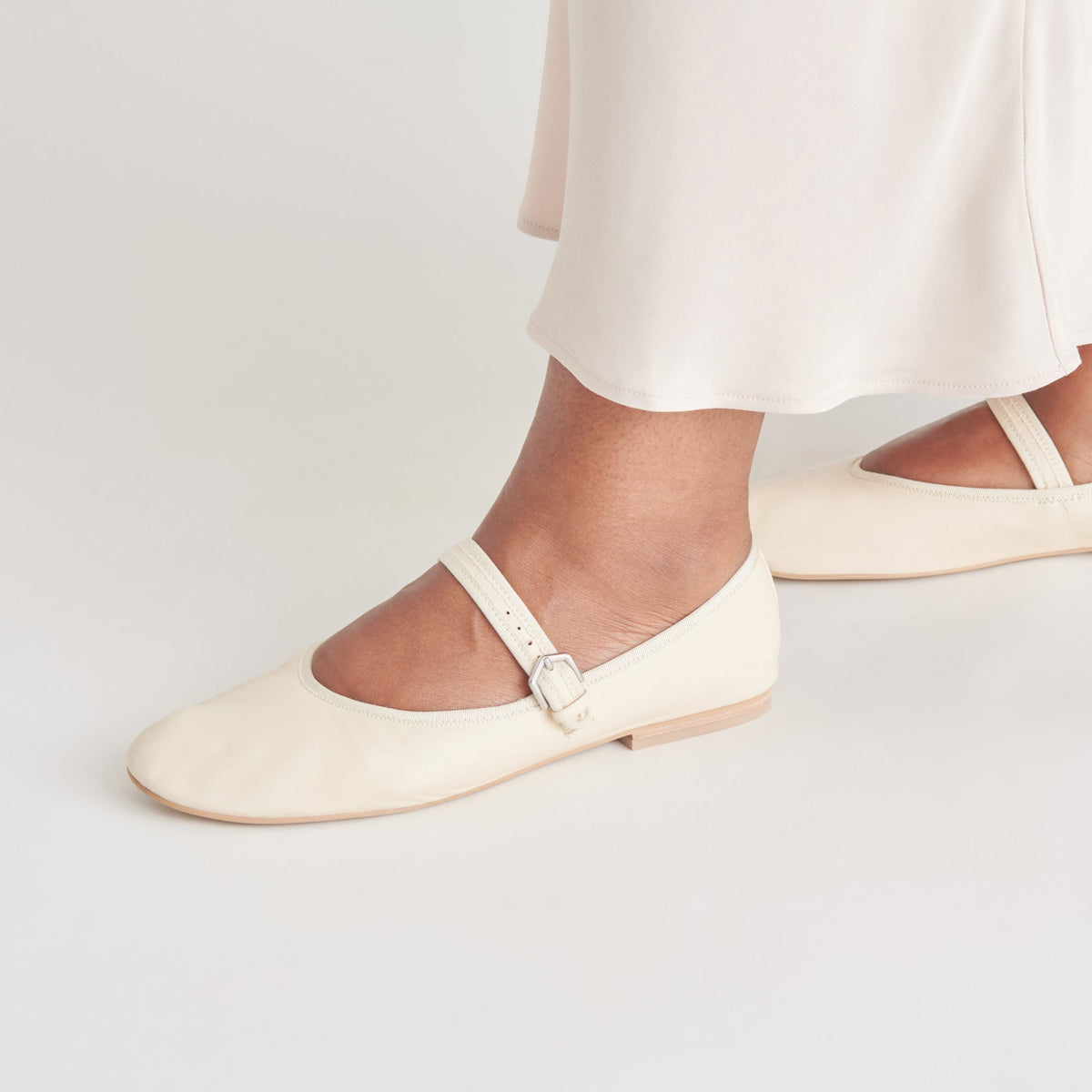ROSLYN BALLET FLATS CREME LEATHER | Dolce Vita