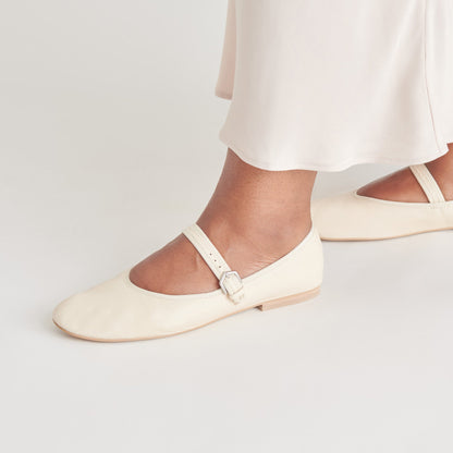 ROSLYN BALLET FLATS CREME LEATHER | Dolce Vita