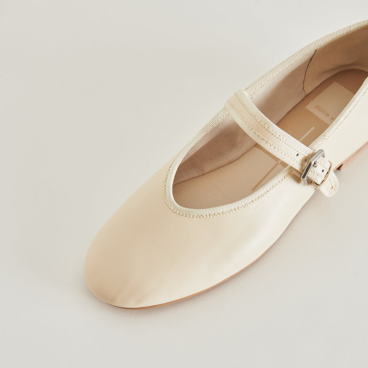 ROSLYN BALLET FLATS CREME LEATHER | Dolce Vita