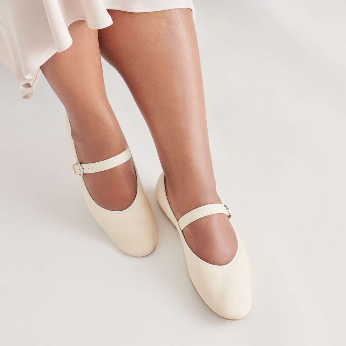 ROSLYN BALLET FLATS CREME LEATHER | Dolce Vita