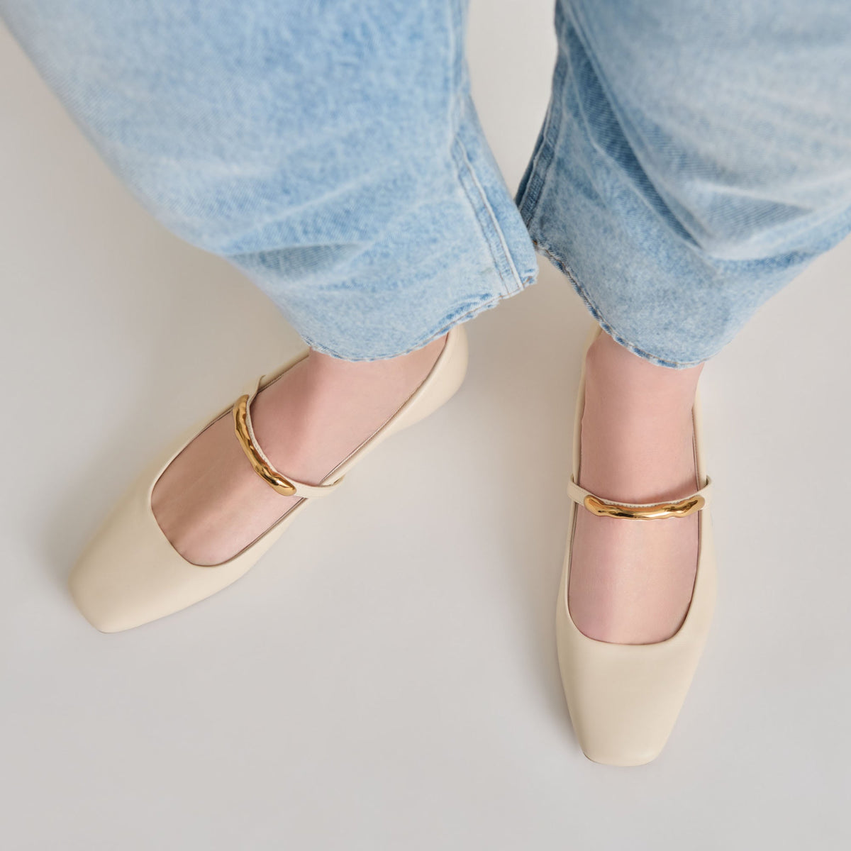 RADYA BALLET FLATS CREME LEATHER | Dolce Vita