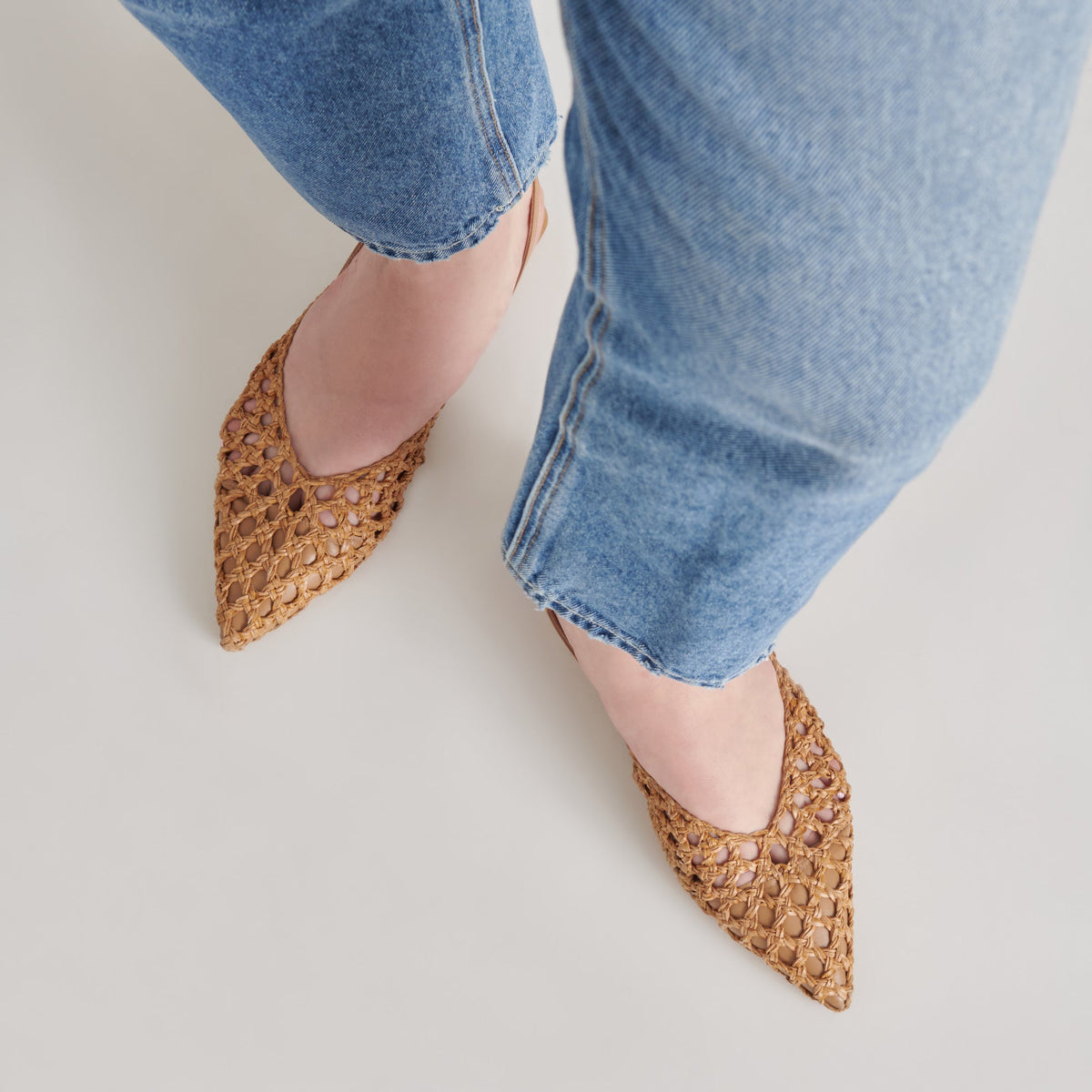 CYNDI FLATS NATURAL WOVEN | Dolce Vita