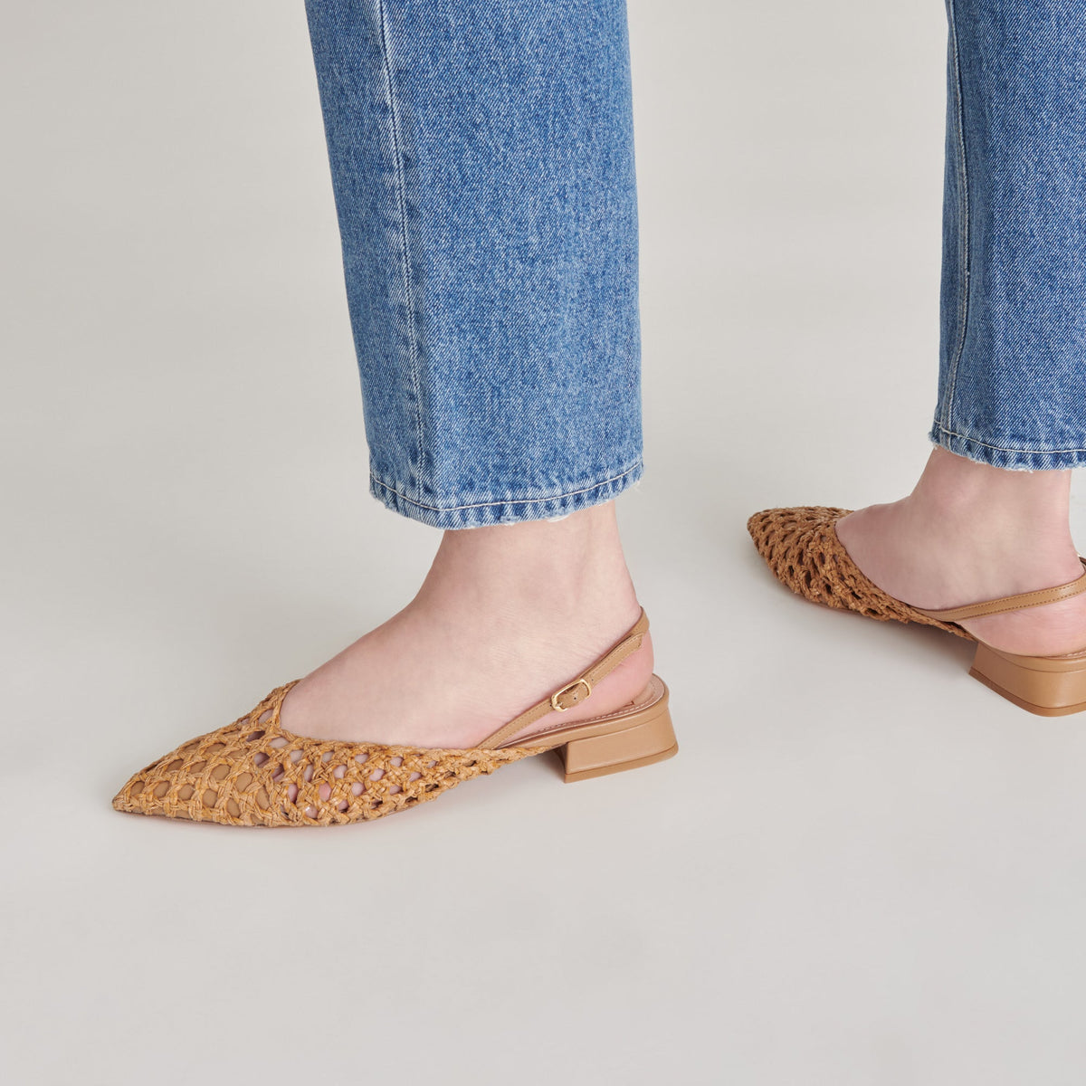 CYNDI FLATS NATURAL WOVEN | Dolce Vita