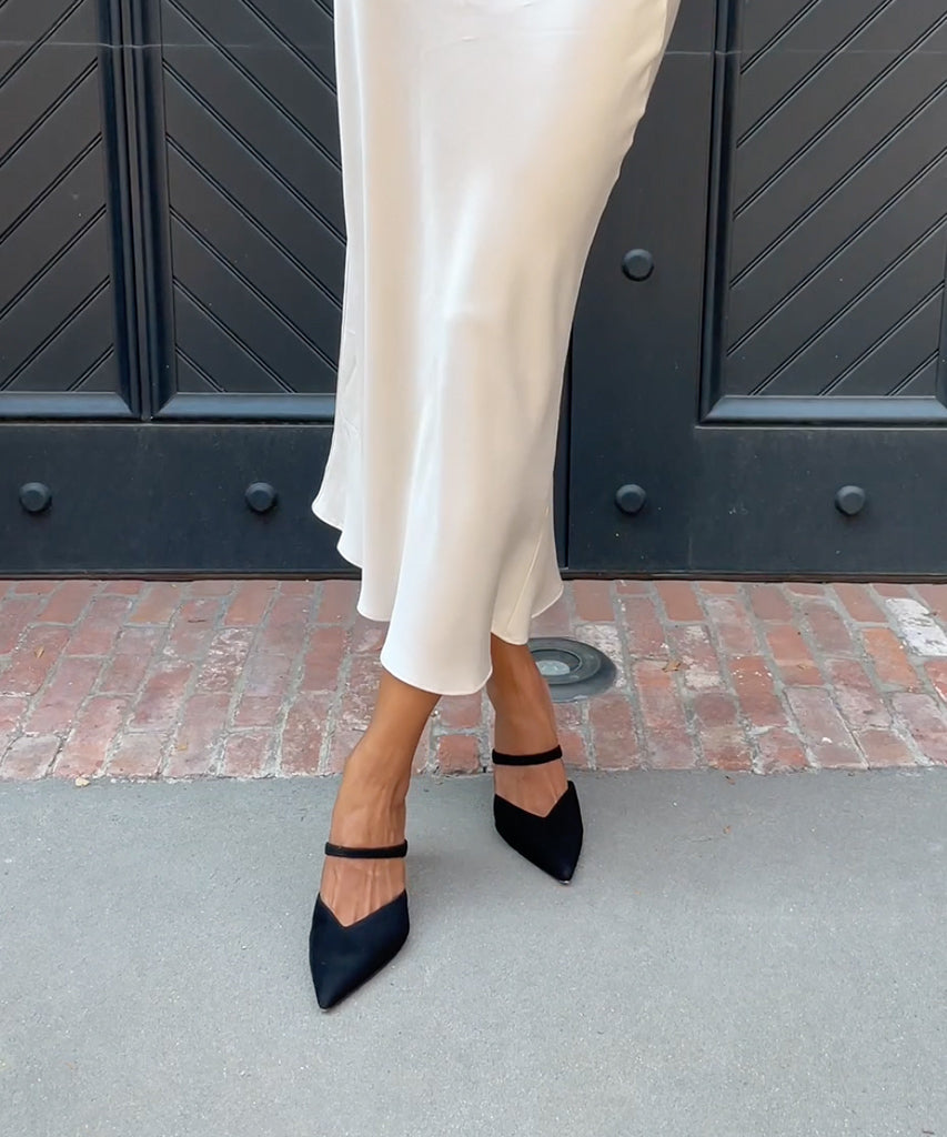 KANIKA HEELS ONYX SUEDE | Dolce Vita