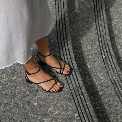 KARLOS SANDALS BLACK LEATHER | Dolce Vita
