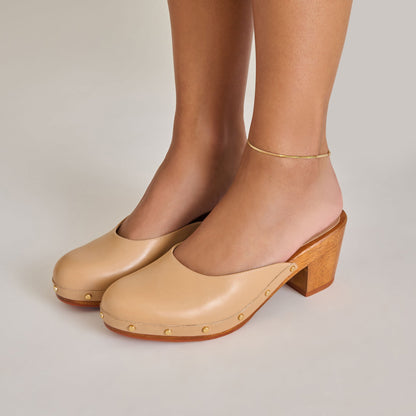 CAMYN HEELS CAFE LEATHER | Dolce Vita