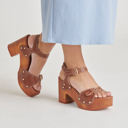YANDY HEELS COGNAC LEATHER | Dolce Vita