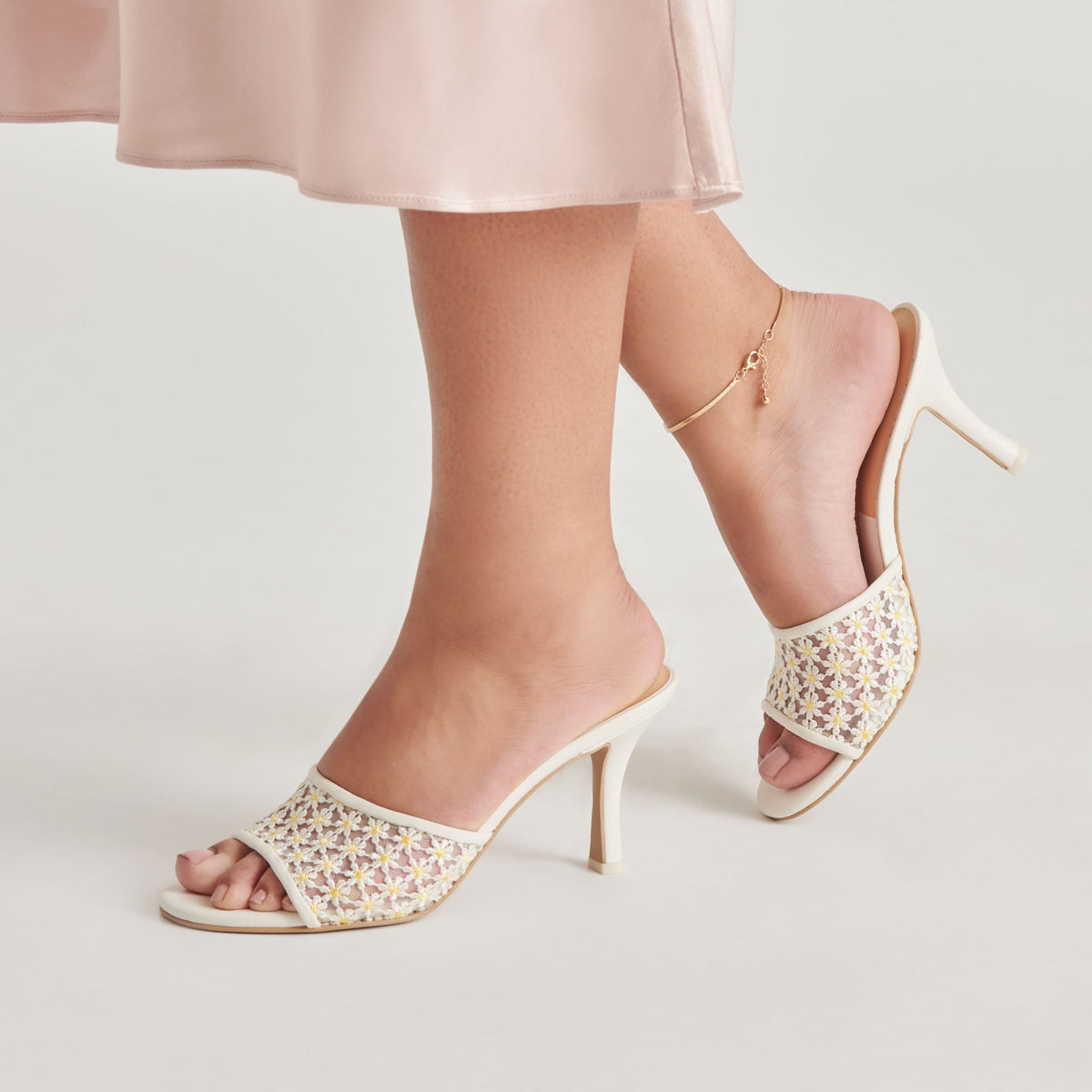 LAVENA FLORAL HEELS WHITE YELLOW FLORAL MESH | Dolce Vita
