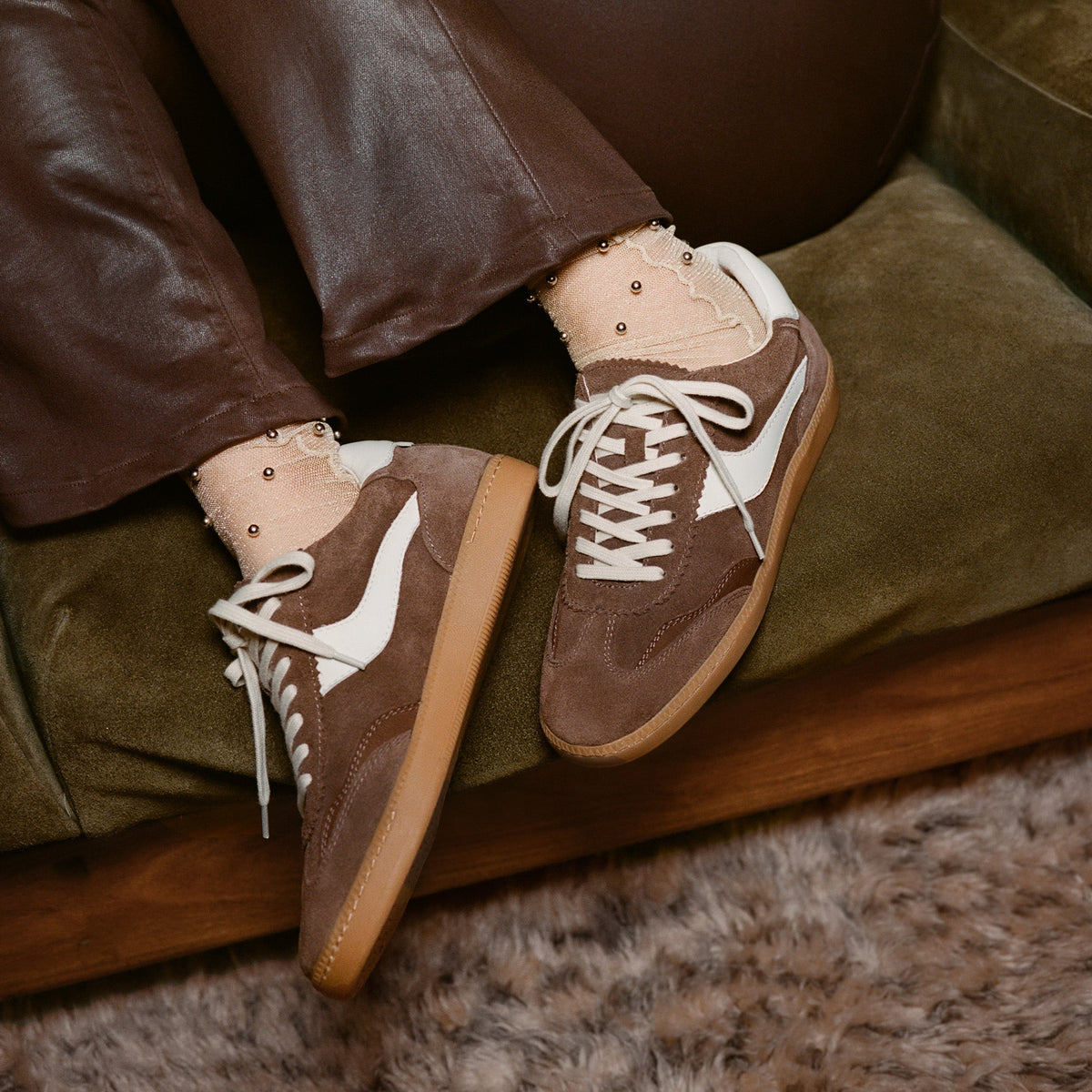 NOTICE SNEAKERS DK BROWN SUEDE | Dolce Vita