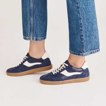 NOTICE SNEAKERS NAVY SUEDE | Dolce Vita