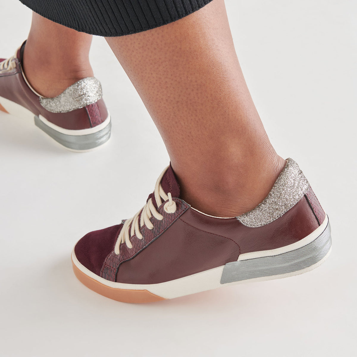 ZINA SNEAKERS BURGUNDY CRINKLE PATENT | Dolce Vita