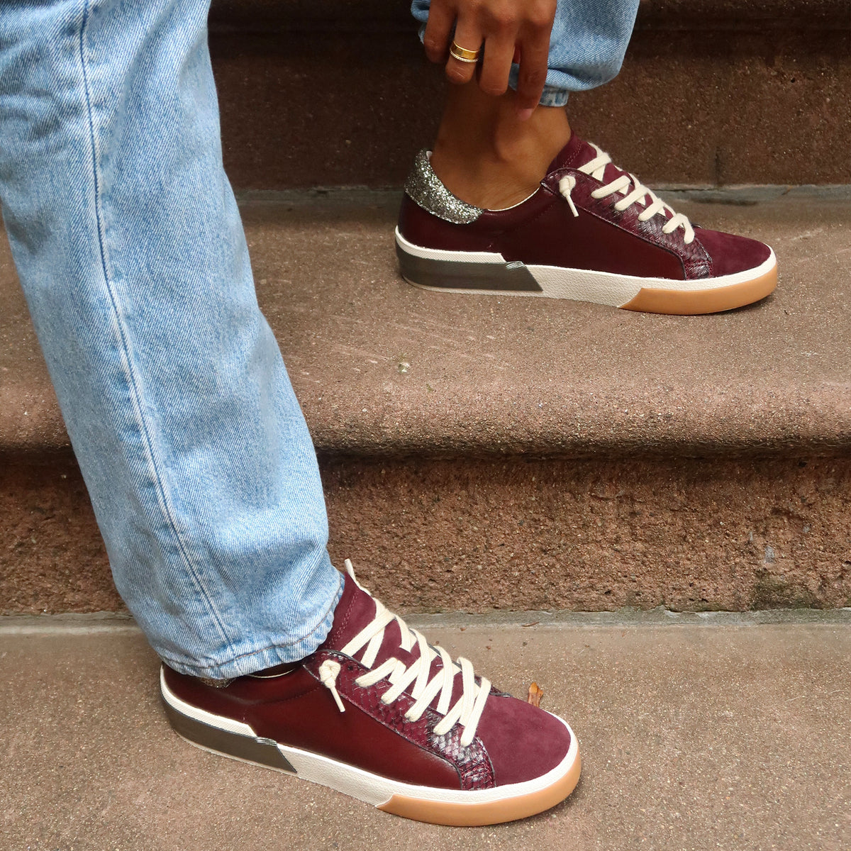 ZINA SNEAKERS BURGUNDY CRINKLE PATENT | Dolce Vita