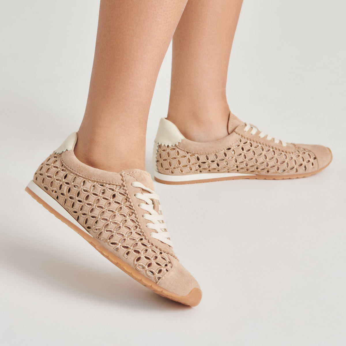 DANIE EYELET PERF SNEAKERS CAMEL SUEDE | Dolce Vita