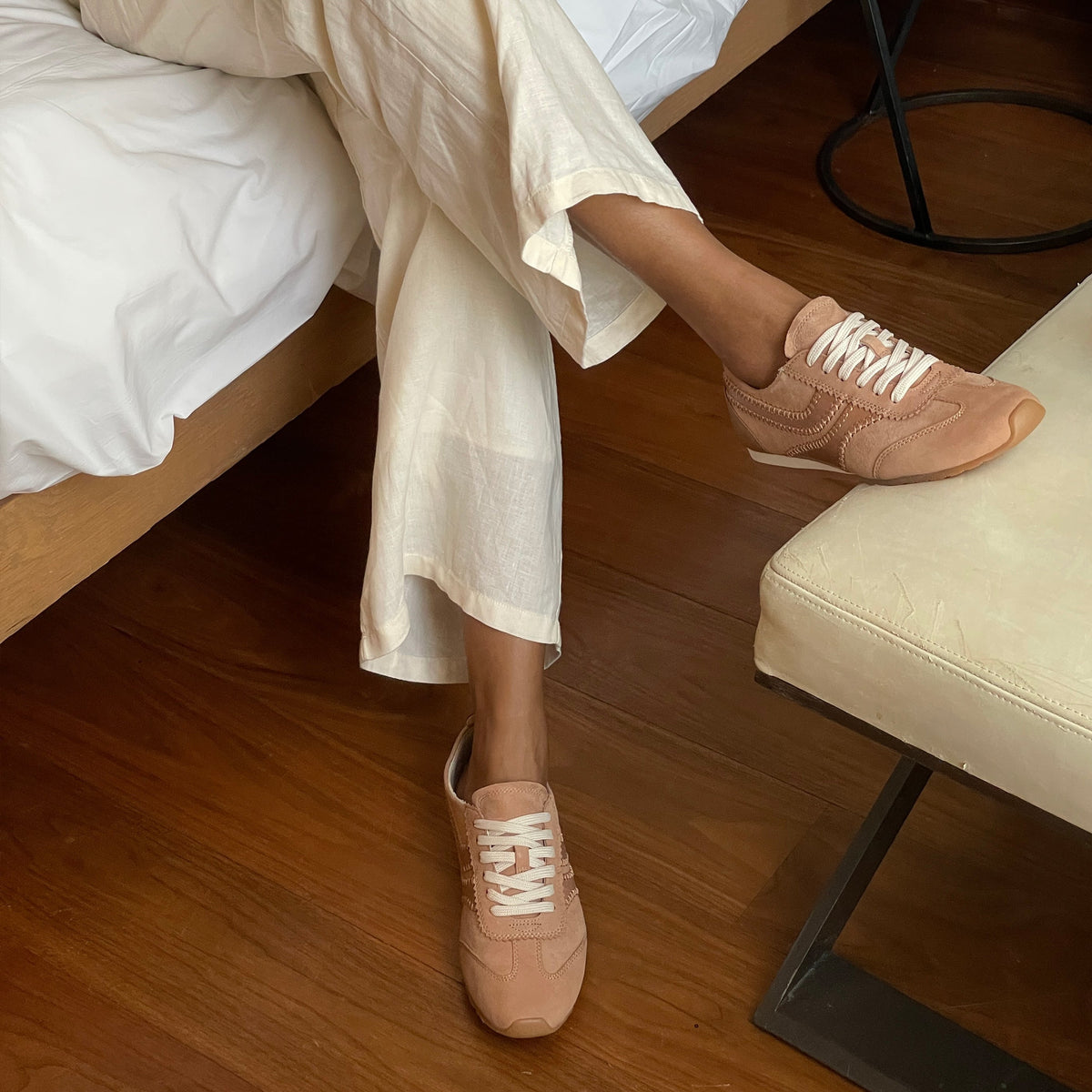 DELANY SNEAKERS TOFFEE NUBUCK | Dolce Vita