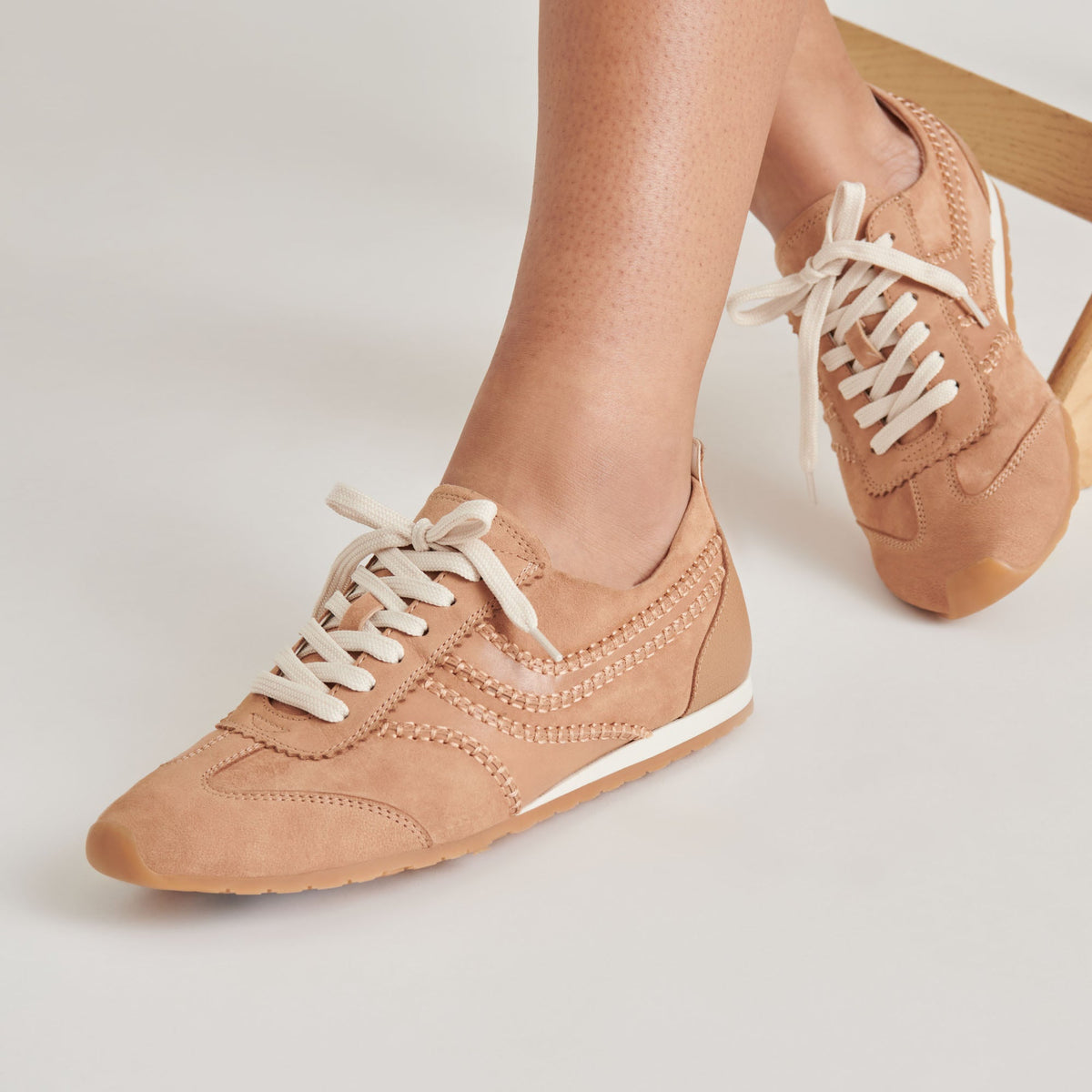DELANY SNEAKERS TOFFEE NUBUCK | Dolce Vita