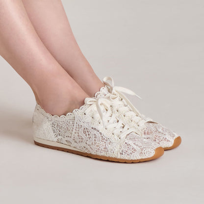 DAYANA SNEAKERS TRUE WHITE LACE | Dolce Vita