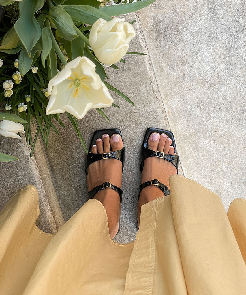 LAVERN SANDALS MIDNIGHT CRINKLE PATENT | Dolce Vita