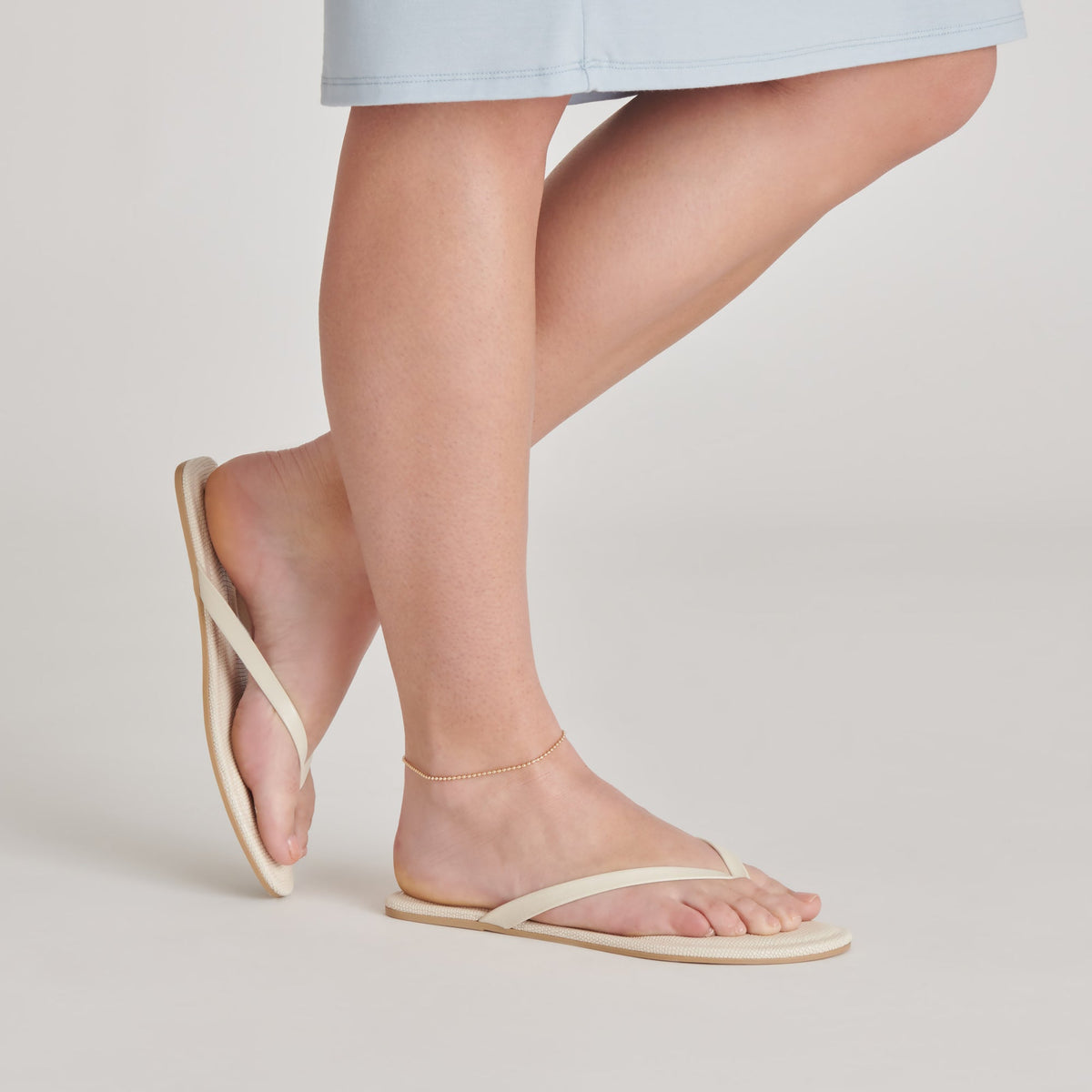 LAYNEY SANDALS IVORY LEATHER | Dolce Vita