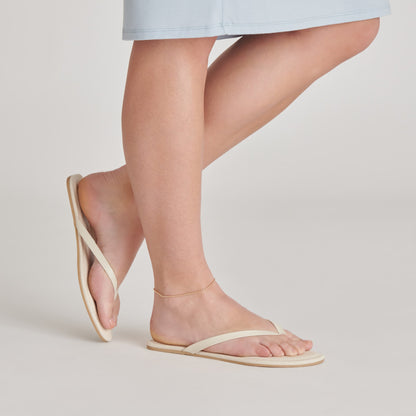 LAYNEY SANDALS IVORY LEATHER | Dolce Vita