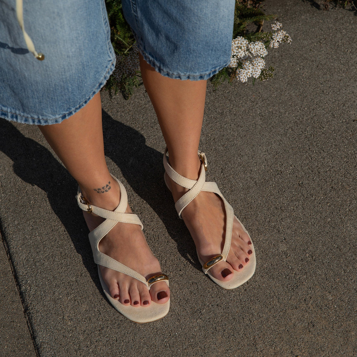EARLA SANDALS NATURAL SUEDE | Dolce Vita