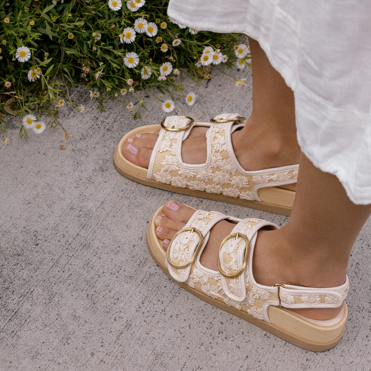 STARLA SANDALS CREME FLORAL RAFFIA | Dolce Vita