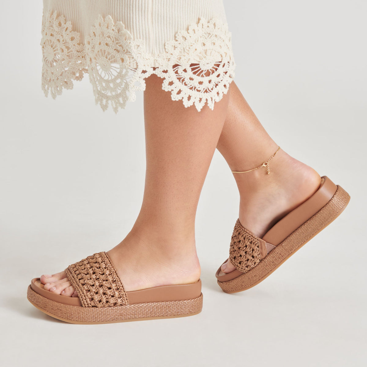 SIDONA SANDALS BROWN RAFFIA | Dolce Vita