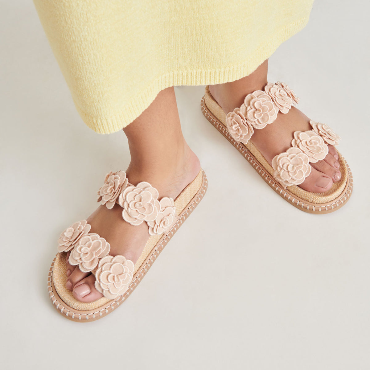SHERLA SANDALS PRALINE RAFFIA | Dolce Vita