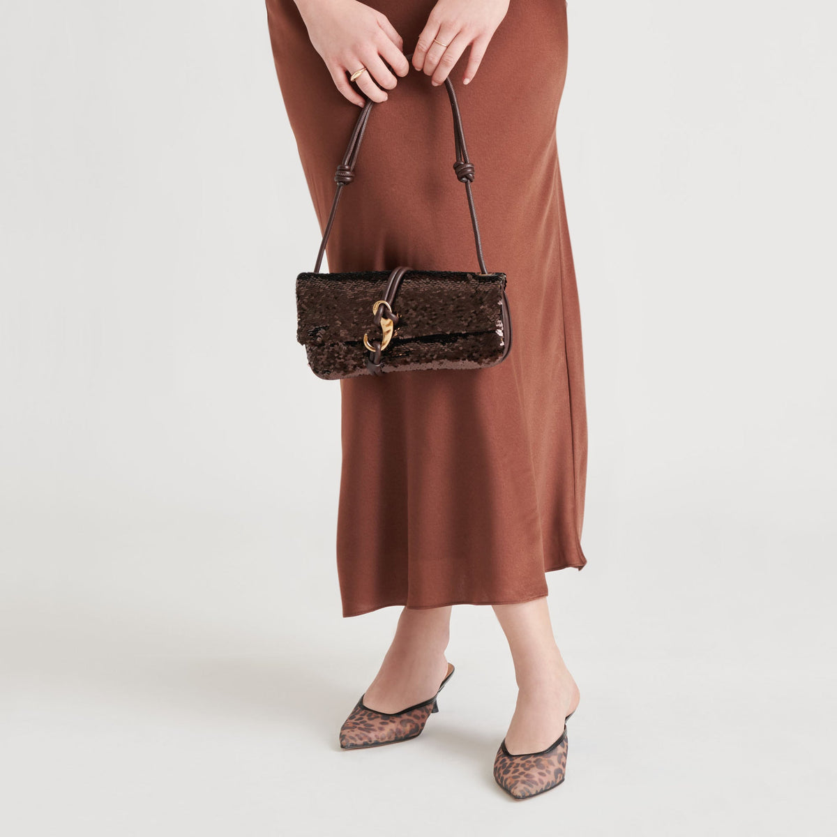 ALICE SHOULDER BAG BROWN SEQUIN STELLA | Dolce Vita