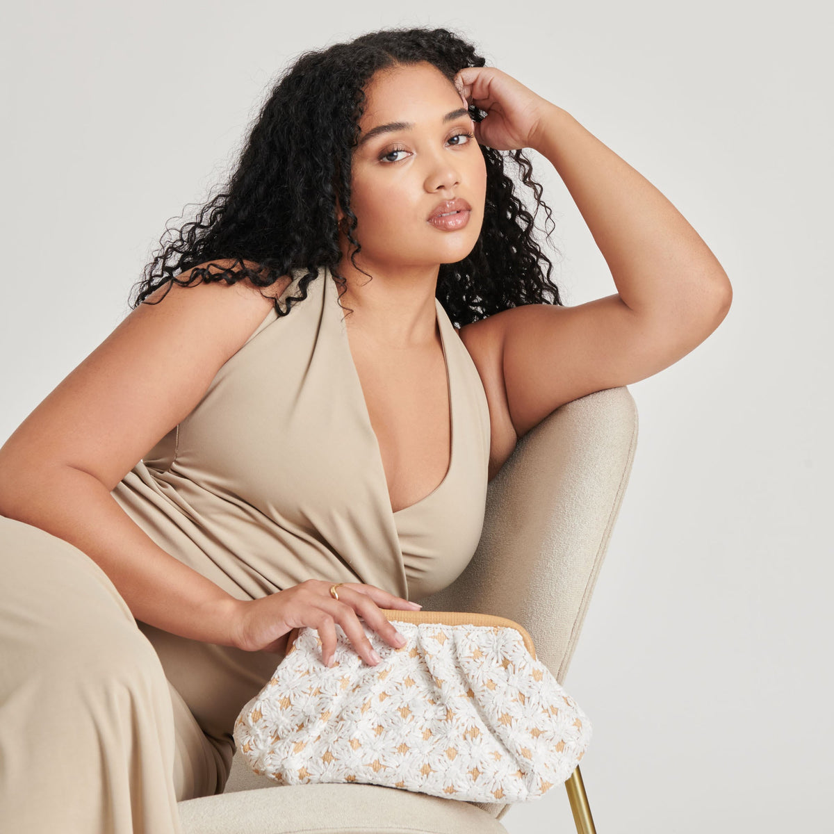 FIORE CLUTCH EMBROIDERED NATURAL RAFFIA | Dolce Vita