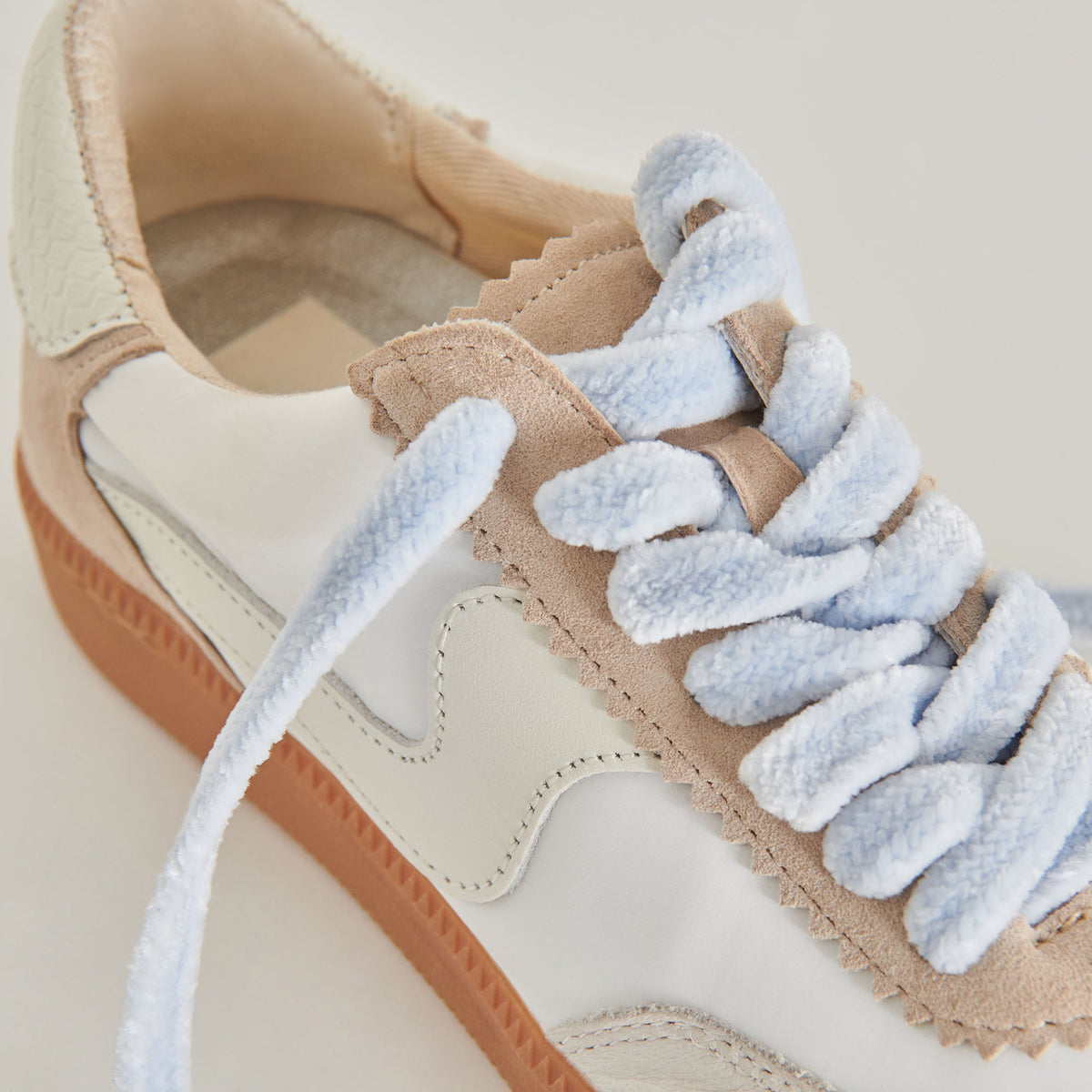 FUZZY LACE LIGHT BLUE | Dolce Vita